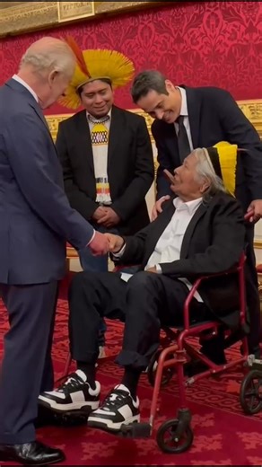 1.9M views · 27K reactions | A very emotional night for king Charles as he reunited with an old friend for almost certainly the last time in their lives. He clasped hands with Brazilian indigenous leader Chief Raoni Metuktire of the Kayapo people on his final visit to the UK at the age of ‘approximately’ 93. | HELLO! | Facebook