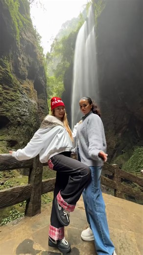 Ft my Chinese tour guide 🦉 | Jessie Carr