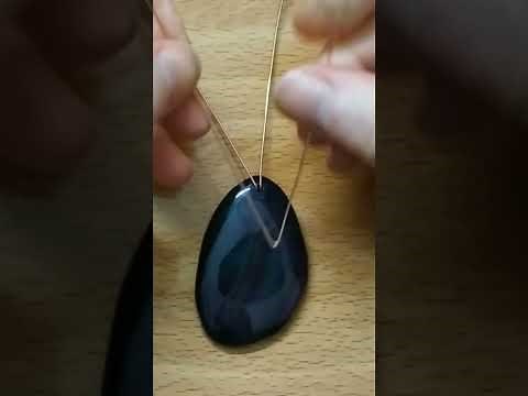 wire wrapping tutorial-wire wrapped bail for top drilled stones.