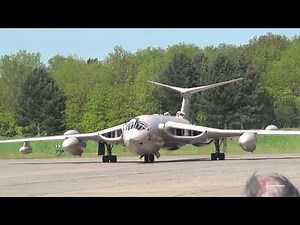 🇬🇧 British Victor V-Bomber Jet Sounding Great During High Speed Run.