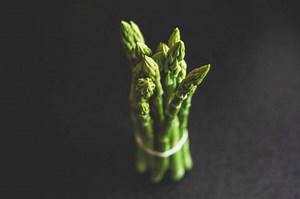 Cuisson des asperges vertes : à l'eau, la vapeur, la poêle ou le four ?
