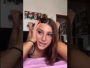 Teen soles in pose
