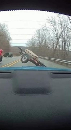 A Detached Trailer Chased Them Downhill 😨 #Dashcam #Physics