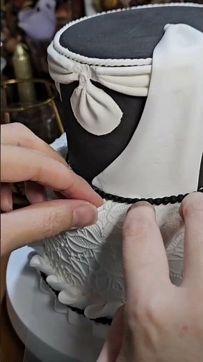 粘土で作るアニバーサリークレイケーキ完成編ショート版 #clayart #クレイケーキ #フェイクスイーツ #diy #粘土 #ハンドメイド #flowercake #flowerpiping