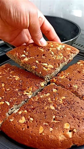 693K views · 9.9K reactions | DEJA de comer PAN Prepara está receta saludable! ✅Ingredientes: -2 platanos medianos -2 huevos -80 grs avena molida -50 ML yogurt natural -50 ML de buen cafe -1 cdta canela en polvo -Pizca de sal -Buena cantidad de maní picado -Media cdta polvo de hornear ✅Buen provecho y acompañame en cada receta 襤 | Ccolqque | Facebook