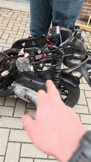 The 1st in the Netherlands? iGet e4 converted to 70cc 2-stroke and everything works 😁😁 Adapters f...