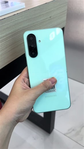 Fitur buat yang suka multitasking di handphone Samsung 🔥 Mulai dari split screen sampai pop-up view, kerja dan hiburan bisa jalan bareng tanpa harus bolak-balik aplikasi. Produktif tapi tetap santai! #SamsungIndonesia #Multitasking #TipsSamsung #GadgetUpdate #DistributorPonsel