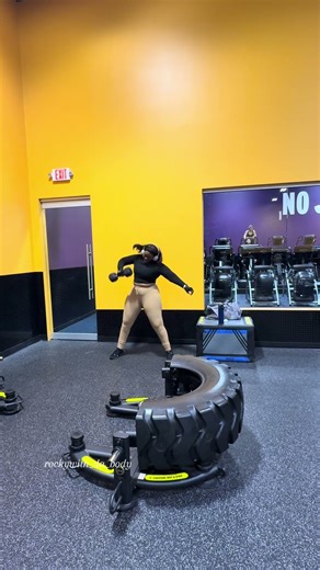 This full body is good when you’re short on time #womenthatlift #fullbodyworkout #shortworkout