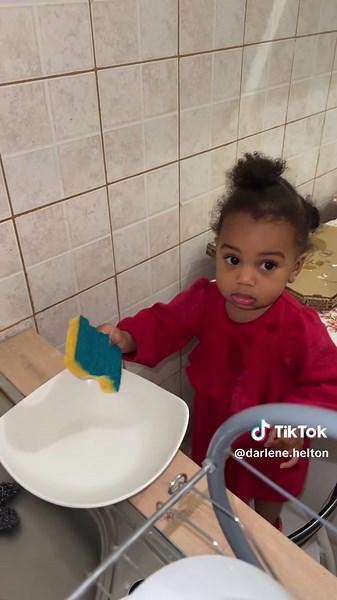 c’est comme ça que sa marche😂😂#palopes🇬🇼🇨🇻🇲🇿🇸🇹🇦🇴 #france #videoviral #comedia #familia