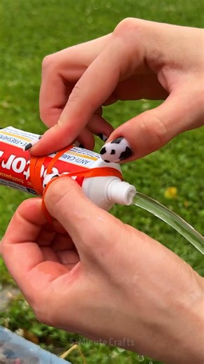 Coolest Toothpaste and pipe hack ever! 😜 | 5-Minute Crafts GIRLY