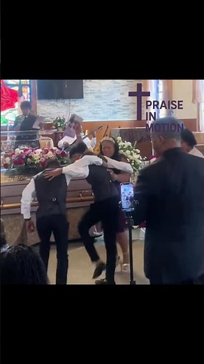 Praise Break at Funeral 😭🙌🏽🔥🔥🔥#christianmusic #gospelmusic #dance #praisebreak #holyghost