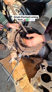 Using a 12mm bolt as a flywheel stopper makes tightening the flywheel nut quick, safe, and hassle-free. A small trick — but extremely effective for every mechanic in the workshop #mechanic #automotive #flywheel | Car Tips Tv