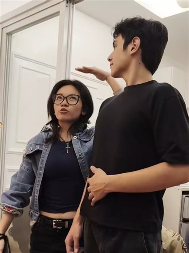 POV pinsan: tiningala ni Yayay si MoyMoy pag labas, literally 😅 proud of you both 🥰 continue being your silly selves & protect each other. #cousins #heath #titamommy #heathjornales #mylovelove