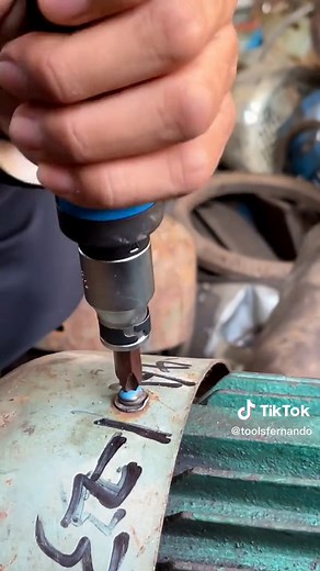 Using Power Tools for Metal Engraving Techniques