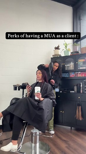 Love all the MUA’s out there 🤍 and I’ve been obsessed with eye gels ever since 🫣 Follow my GO-TO makeup artist @Must_be_zamani 🚨🤍 #perks #hairstylisthumor #hairtok #womeninbusiness #beauty #selfcaretiktok #hairandmakeup