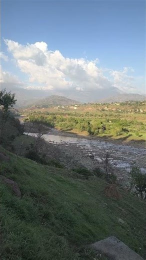 नीले पर्वतों की धारा नीरू शर्मा योग गरिमा)