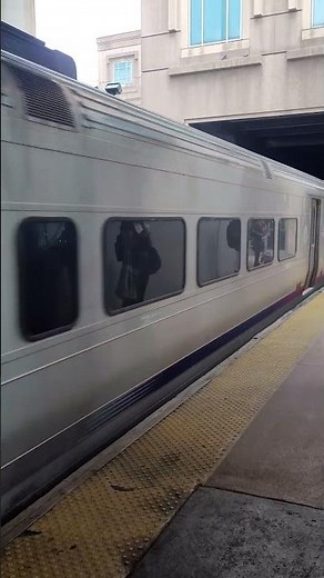 NJ Transit ALP-45DP No. 4559 arrives at Secaucus Junction