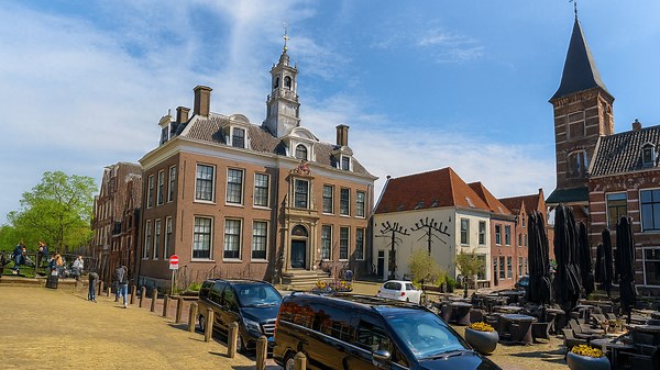 Edam – Dutch Heritage, Cheese Traditions & Canal Views