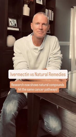 🔥Ivermectin is being studied for anticancer activity — but natural compounds like quercetin, berberine, EGCG, curcumin, and artemisinin target similar pathways. • Ivermectin blocks growth pathways like Akt/mTOR and WNT, induces apoptosis, and starves tumors of blood supply. • But natural compounds overlap: • Quercetin in onions/apples blocks Akt and reduces angiogenesis. • Berberine from barberry/goldenseal shuts down mTOR and supports autophagy. • EGCG in green tea inhibits vessel growth and t