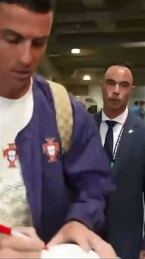 Cristiano Ronaldo not arrogant for fans after match congo #cristianoronaldo #shorts