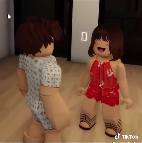 Techy's Mom Visits Brookhaven… (Roblox)_02