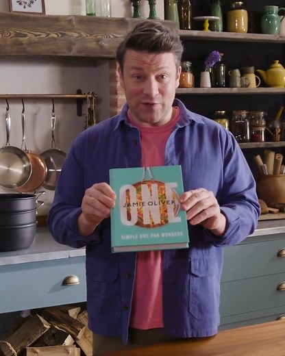 It's that exciting time of year where I get to share with you the subject of my new cookbook... this year, I'm focusing on ONE !! No, not 1 ingredient before you ask but ONE pan!!! I like to think of it as the antidote to washing up – everything is cooked up in just one pan or tray to make things super easy in the kitchen. Think simple one-pan wonders, quick solutions, and something for everyone whether you're in the mood for veg, fish or meat I can't wait for you to see it you've got to wait a 