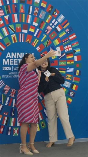 We invited Nath Finanças to the World Bank Group’s Annual Meetings to explore how we help countries tackle big challenges — through policy, innovation, and global expertise. 🌍💡In her conversation with our Communications Director Lauren Tilstra, Nath discovered how our research and data shape decisions that drive real-world change. Watch the reel to see how global collaboration creates impact. Demos as boas-vindas à @nathfinancas nas Reuniões Anuais do Grupo Banco Mundial para ver de perto como