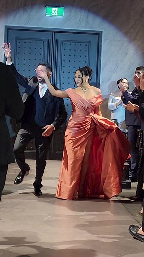 Mother of the Bride Steals the Show with Wedding Flash Mob Dance