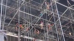 336K views · 405 shares | Wanna peak behind the scenes of the #NotInThisLifetime tour? | Guns N' Roses | Facebook