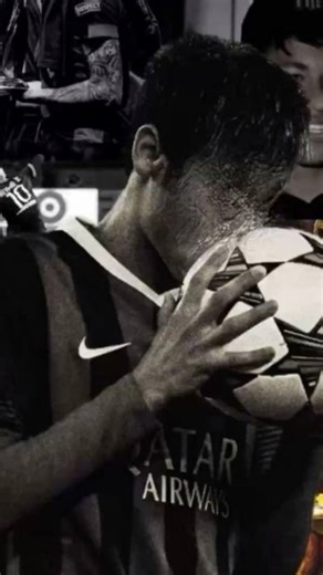 prime 🐊 on Instagram: "1997년 개봉한 영화 Titanic은 잭과 로즈의 운명적인 사랑을 통해 비극 속에서도 오래 남는 감정의 깊이를 보여주는 작품입니다. 화려한 연출보다 인물의 감정에 더 집중한 제임스 카메론 감독의 스타일은 지금 다시 봐도 묘하게 가슴을 울리죠. 배가 침몰하는 장면이 아닌, 두 사람이 서로를 바라보던 순간들이 더 강하게 기억에 남는 영화이기도 합니다. 이 감정을 완성해주는 곡이 바로 셀린 디온의 *“My Heart Will Go On”*입니다. 처음 들으면 잔잔한데, 어느 순간 자연스럽게 가슴이 벅차오르는 느낌을 줍니다. 특히 후반부의 고조되는 보컬은 영화 속 잭과 로즈의 마지막 장면과 겹쳐지면서 괜히 마음이 서늘해지기도 하고요. 많은 분들이 “이 노래가 나오면 왜 그 장면이 자동으로 떠오르는지 모르겠다”고 말하는데, 그만큼 영화와 음악이 자연스럽게 얽혀 있는 곡입니다. 1998년 아카데미 주제가상을 비롯해 여러 상을 휩쓴 건 단지 인기 때문