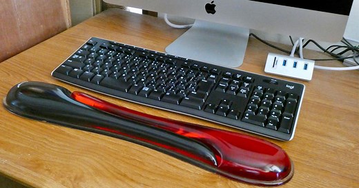 PC作業の救世主！ 手首が劇的にラクになる“パームレスト”7種を使い比べ - 価格.comマガジン