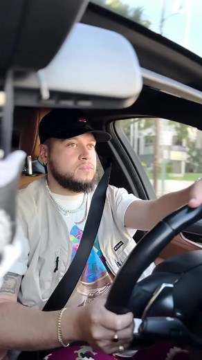 We caught up with TOBi at Canadian-owned Burgers 99 in LA. New album 'Panic' drops this week. #Pindrops | Complex Canada