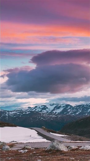 Mountain Sunset Timelapse 🌄✨ Nature’s Golden Transition...