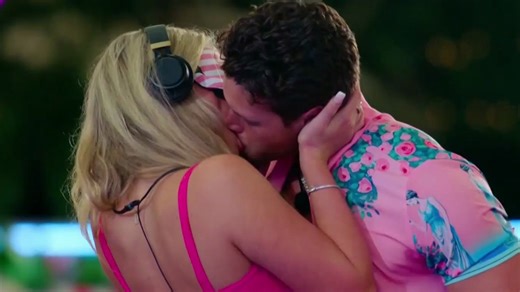 【欧美恋综】爱情岛美国版 第六季9-8 经典蒙眼接吻挑战 Love Island USA 1080P高清_哔哩哔哩_bilibili