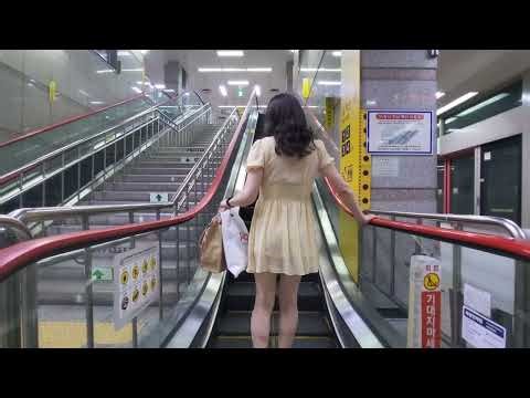 Shopping in the city in a yellow floral mini dress/쇼핑, 예쁜 원피스 입고