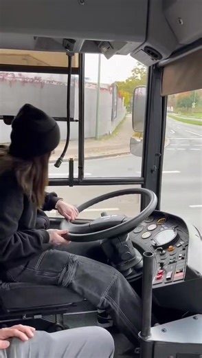 14K views · 5K reactions | Wünsche euch ein schönen Feiertag 殺 Ein bisschen Oldtimer fahren geht immer...Liebe Grüße gehen raus...✌️ Hier zu sehen ist ein MAN A10 NL 222 der Firma Rainer aus Gelsenkirchen.. Baujahr 1996 #BUSFAHRERausLEIDENSCHAFT #busdichweg #busviral #busdriving #busfahren #bus #spassbeiderarbeit #busfans #mannl222 #man | Viola Welters | Facebook