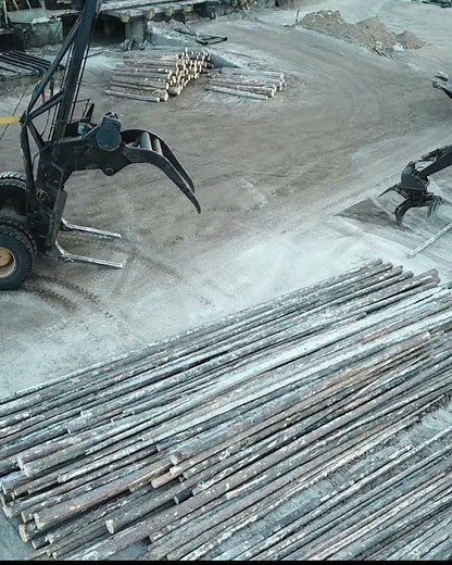 This Amazing Machine "The Letourneau" Can Lift Full Log Truck Load