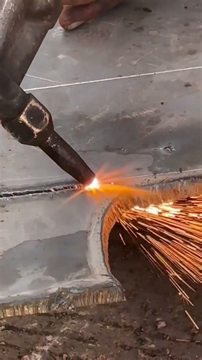 Corte en placa de acero de 1 pulgada #taller #mecanica #automobile #torno #herrero