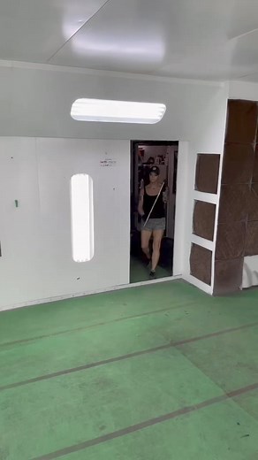 No animals were harmed in the making of this video. 🦏🐱 Cat head logo is a best paint trophy at the B-Dale bash car show in September and the rhino is for the Indasa USA battle of the boards competition 🤘😸 #tattedcat #tattedcatcustoms #sagolaqueen #custompainter #customdesign #passion4paint #motivatedpainter #indasausa #basfrefinish #butfirstcoffee #badbitchbehindthegun | Tatted Cat Custom Creations