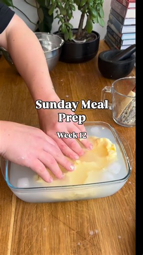 Week 12 Sunday Meal Prep ✅ If you love stretching one shop into loads of meals, this week was a GOOD one 😮‍🔥 From homemade butter to two-tray chicken prep that turned into multiple dinners lunches all week. ✨ All homemade 💷 Budget-friendly wins 🧊 Freezer-friendly prep 🍗 Cook once, eat loads 🔥 Big flavours, minimal effort Want any of the recipes? Drop a 🍽️ or 🤤 in the comments or tell me which one you want first 👇 What I prepped this week: 🧈 Homemade butter (cheaper than shop-bought!) �