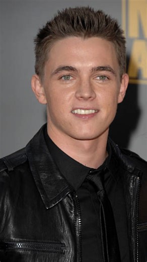 Essential Hits on Instagram: "“Leavin’” is a single by American singer Jesse McCartney, released in 2008 as the lead single from his third studio album Departure. The song was written by Jesse McCartney, Tricky Stewart, and The-Dream, with production by Tricky Stewart. The track is a pop and R&B crossover with a sleek, modern sound, driven by smooth synths and a catchy, upbeat groove. Lyrically, it centers on attraction and anticipation, capturing the excitement of wanting to leave together and