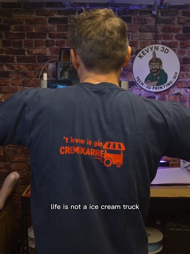 I made my own t-shirt with my Bambu Lab printer publiciteit @BAMBULAB Official #diy #bambulab #kevyn3d #plotter #3Dprinter