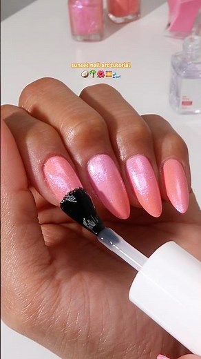 Sunset ombré nail art tutorial using all Essie polishes, easy to DIY at home #nailart #naildesign