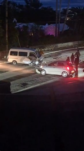 Trevor Tnn Lindsay on Instagram: "Police investigation commences into two road traffic collision this evening………This evening, traffic leaving the city of Hamilton was significantly impacted following two major traffic accidents that occurred within a short time span of each other. The first accident took place on Harbor Road, just outside of the veterinarian office. A second collision was reported along Middle Road, just west of Raynor’s Gas Station in Southampton. Both incidents caused heavy co