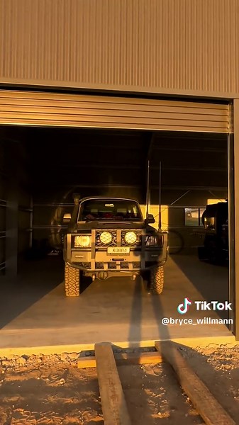 Exploring the Toyota Land Cruiser 79 Series Features