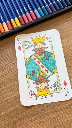 Egy király apák napi képeslap? 👑 Készítsd el velünk ezt a különleges ajándékot, amitől még a legkeményebb apukák is biztosan bekönnyeznek! 😉 Tedd színessé ezt a napot a Pelikan Prémium színes ceruzáival. 😍 Ha tetszik az ötlet, mindenképp alkosd meg Te is! 👌 | Pelikan Magyarország