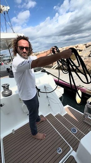 attraper un taquet avec une aussière, par Camille. École de Voile Philisa Apaca #bateau