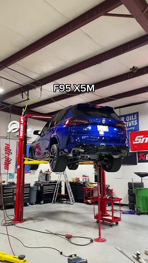 F 95 X5 M in Marino Bay Blue Showcase