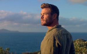 As Chris Hemsworth uncovers the complicated truth behind the alarming increase in shark attacks in Australia, he embarks on a personal mission to investigate how we can live more harmoniously with sharks. Don’t miss Shark Beach with Chris, Monday at 8:30pm HKT/SIN, 7:30pm BKK/JKT on National Geographic Wild. | National Geographic Asia