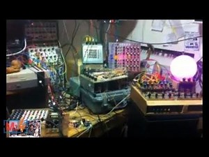 Circuit Bending on Make: Live ep04